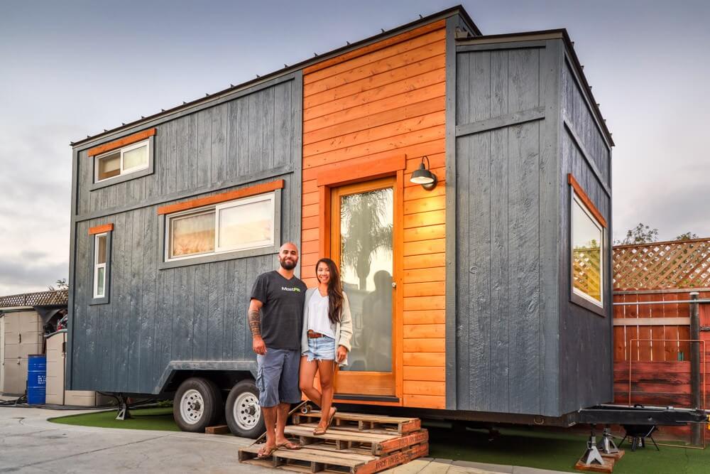 Living Big In A Tiny House Couple Build Incredible Ti 