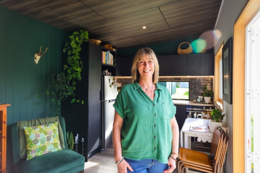 This Woman's STUNNING TINY HOME Fits Her Just Right