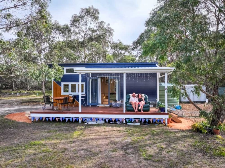 They Built An Off-Grid Tiny House In The Australian Wilderness… and It’s Amazing!