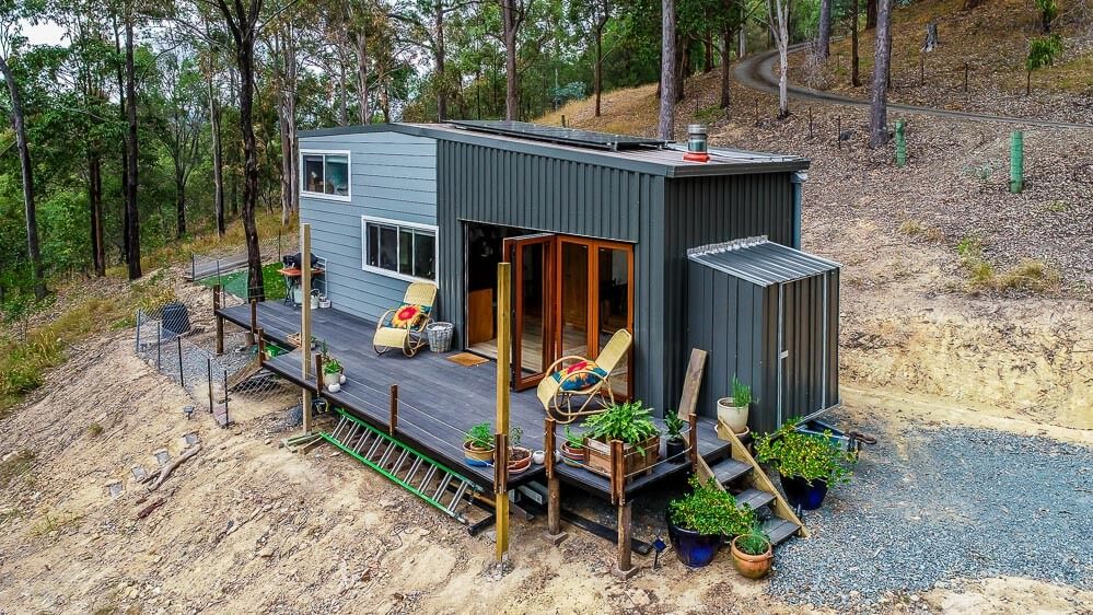 Spacious DIY Off-The-Grid Tiny House