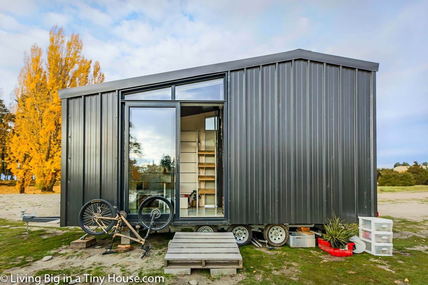 Architect Builds Incredible Off-The-Grid Tiny Home To Avoid High House Prices