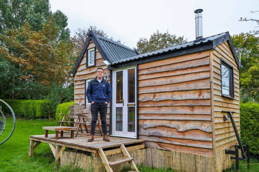 17 Year Old Builds Tiny House For Only £6,000!